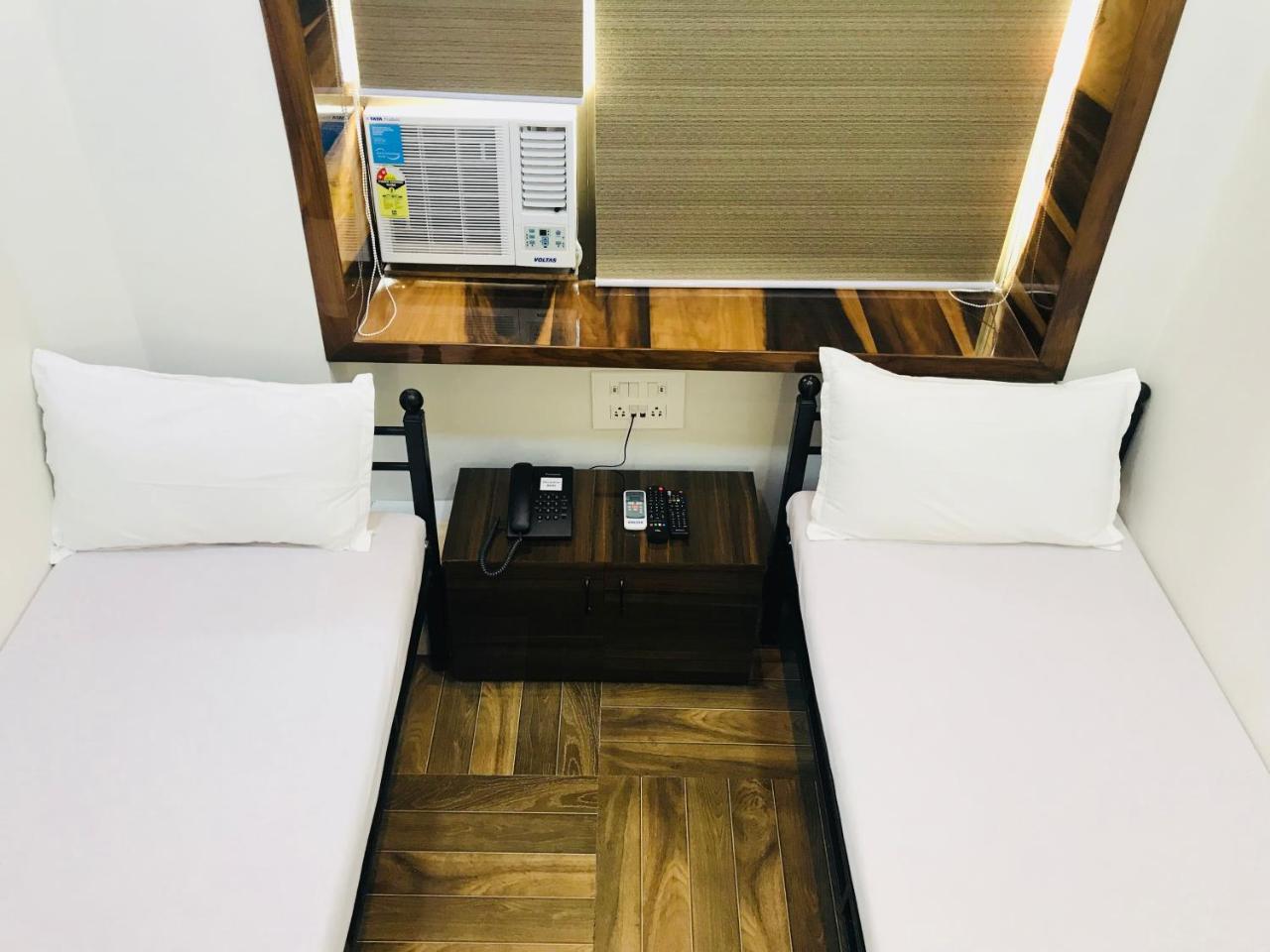 Shabana - Colaba Causeway Guest house