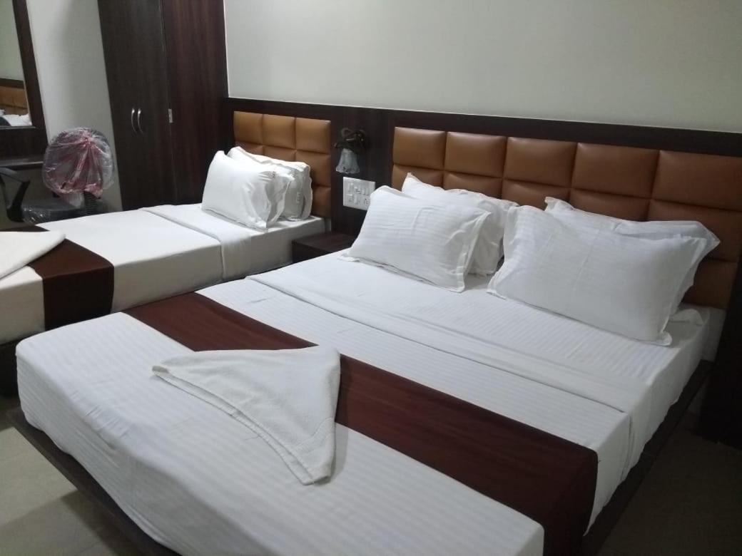 Fabhotel Galaxy Hotel *