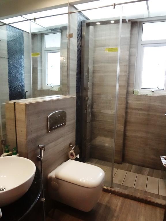 Laurent & Benon - Santacruz East 5*