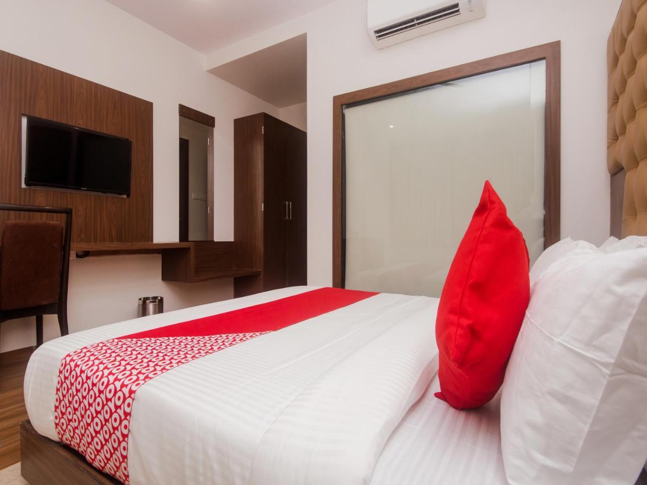Oyo 12063 Pearls Bkc Hotel 3*