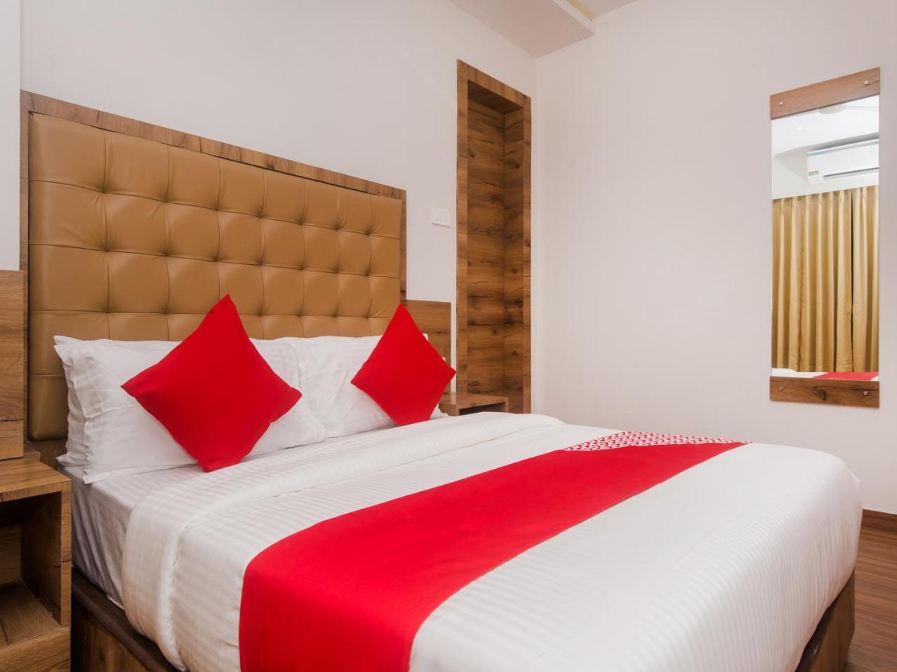 Hotel Oyo 12063 Pearls Bkc