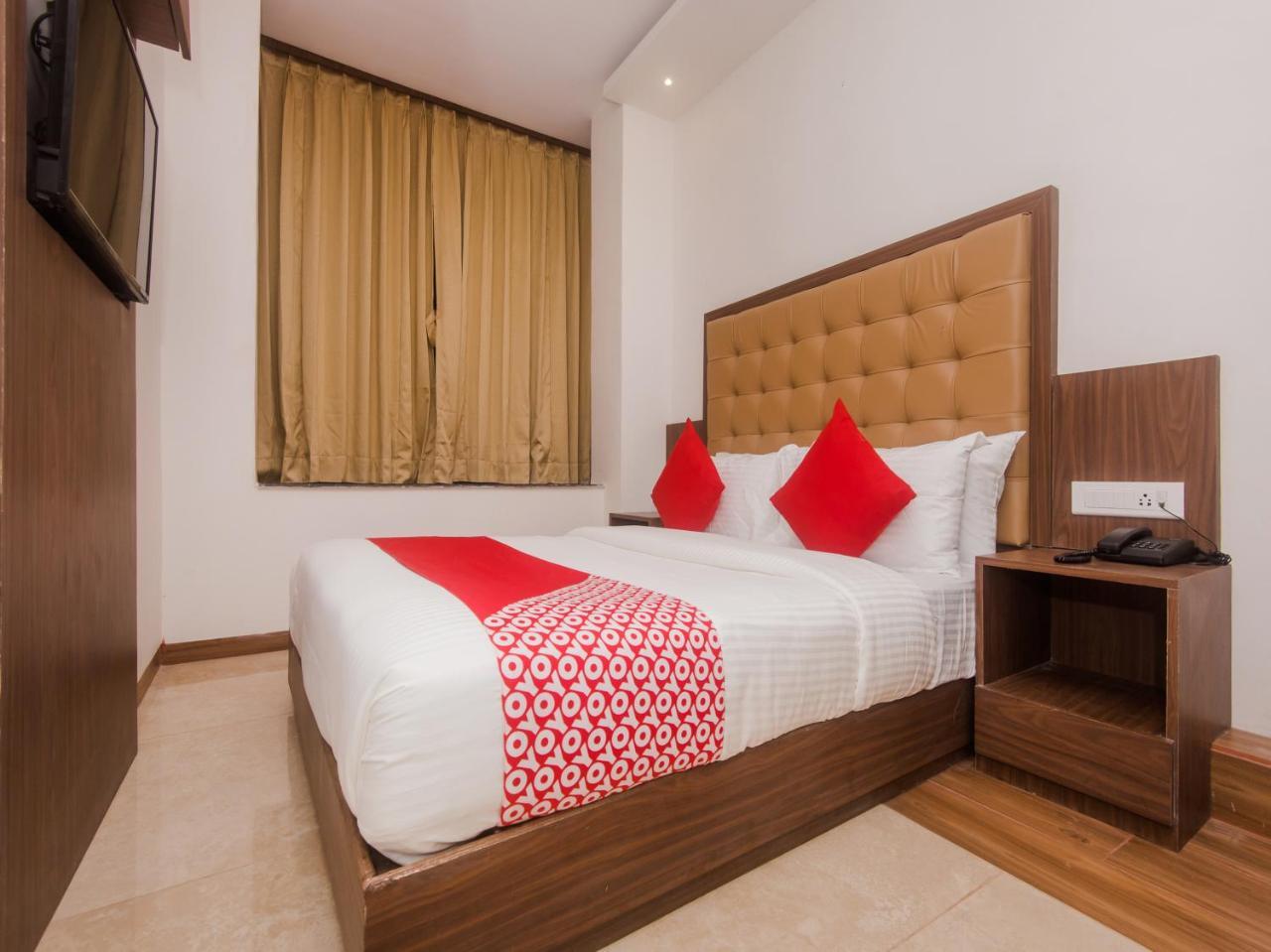 Oyo 12063 Pearls Bkc Hotel