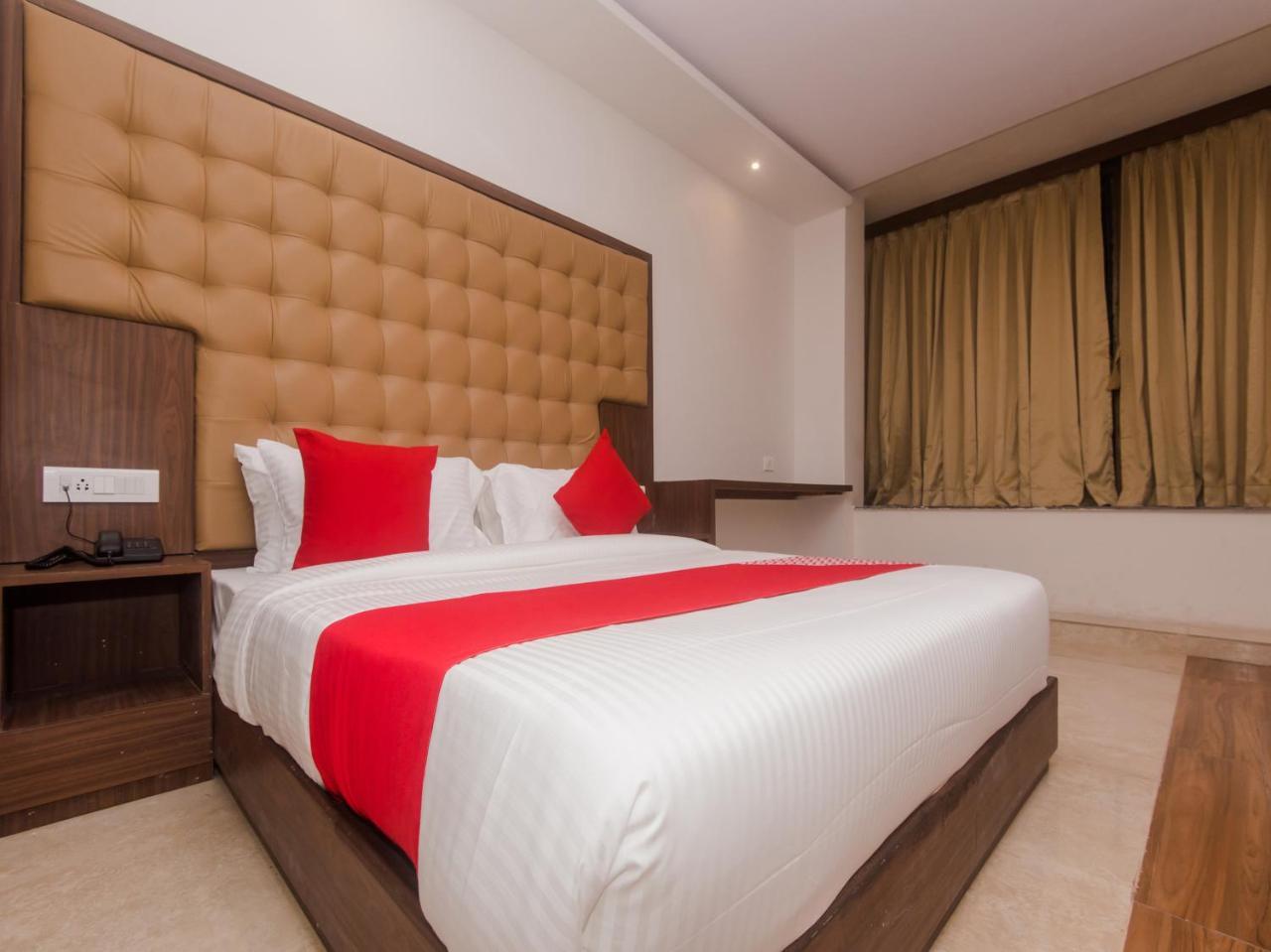 Oyo 12063 Pearls Bkc Hotel