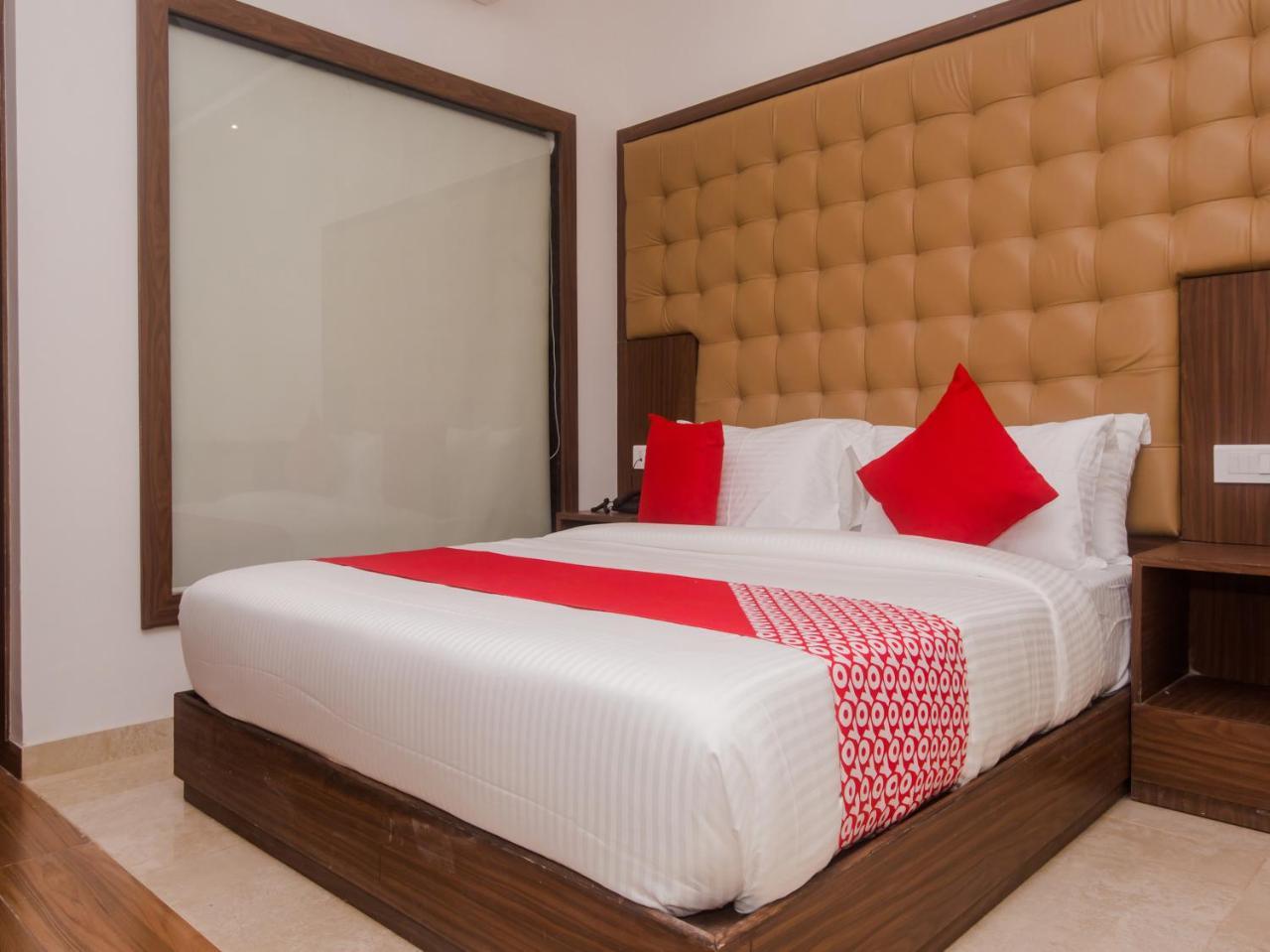 Oyo 12063 Pearls Bkc Mumbai