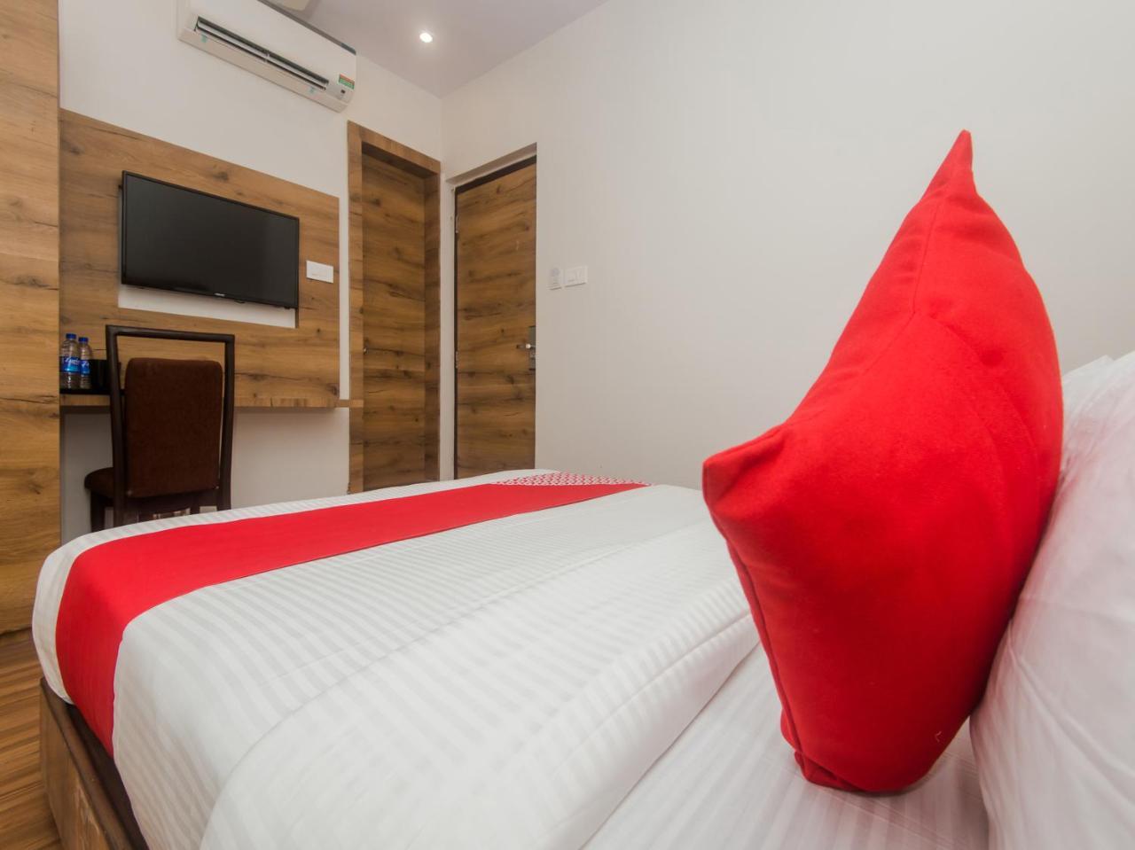 Oyo 12063 Pearls Bkc Hotel 3*