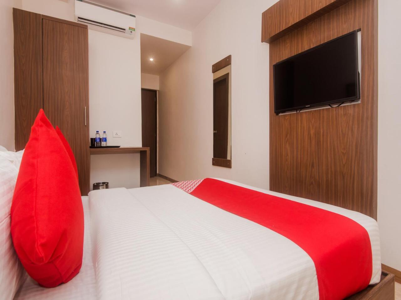 Oyo 12063 Pearls Bkc Mumbai