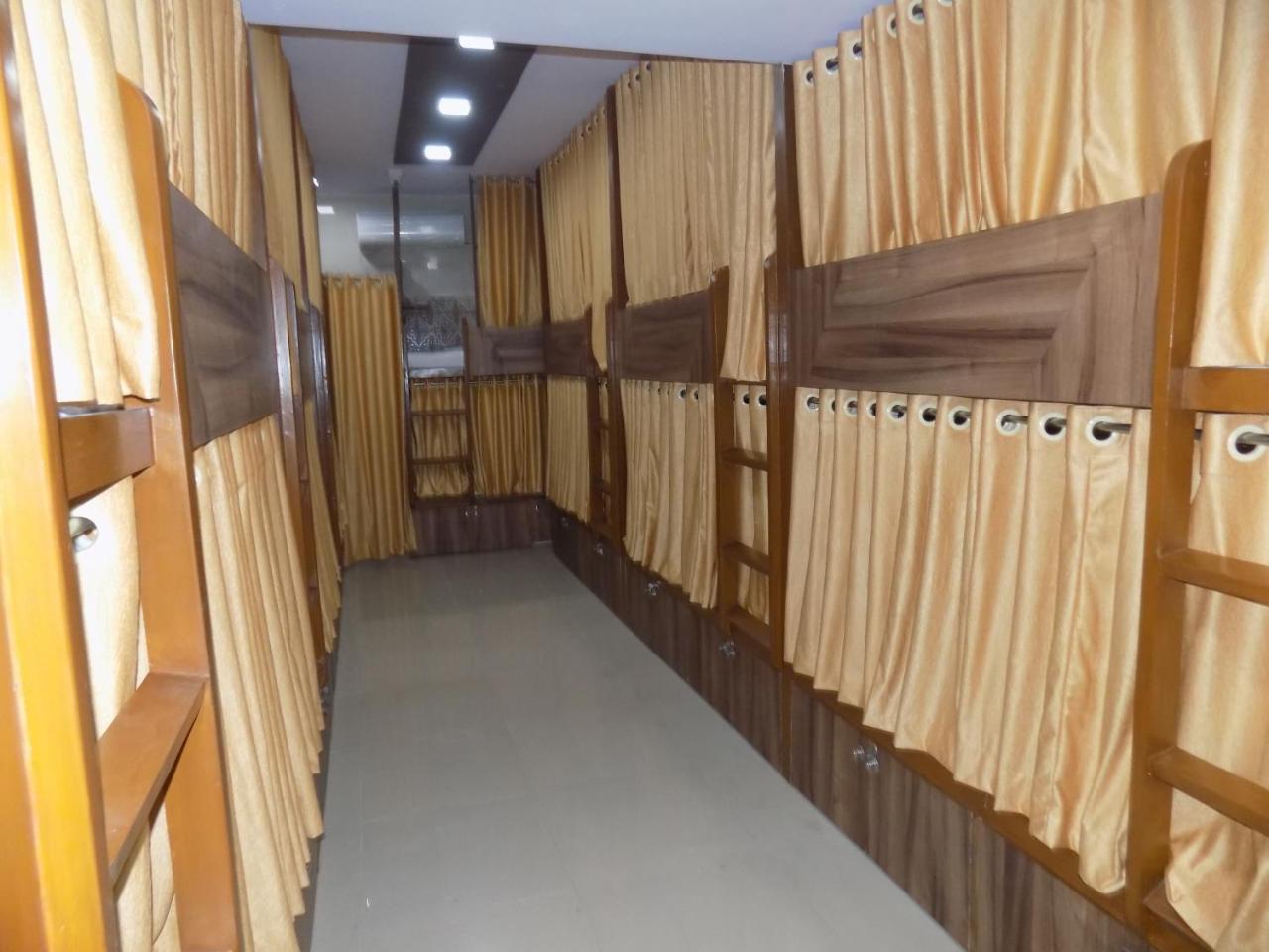 Metro * Mumbai