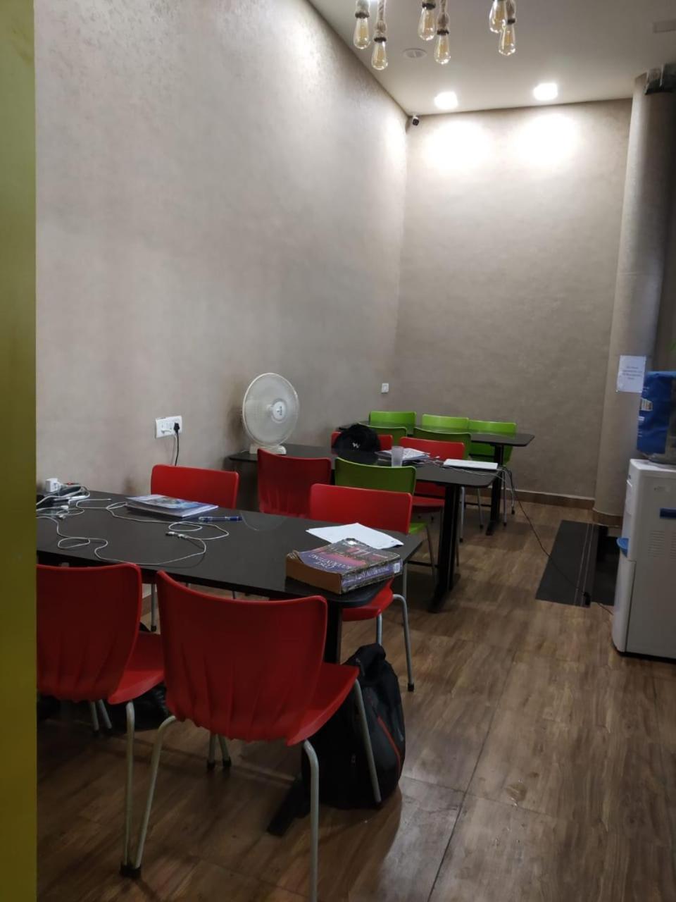 Hostel Abuzz Parel