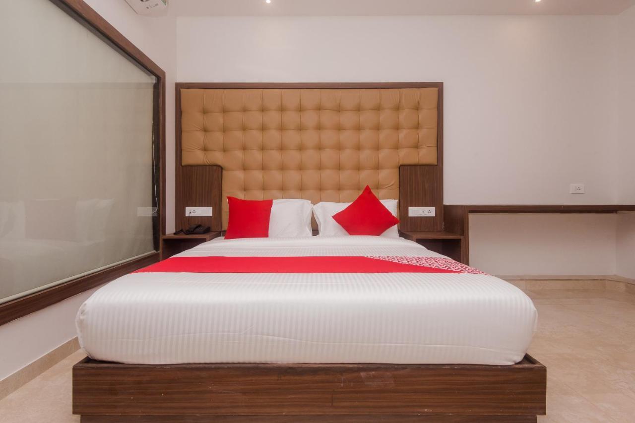 Hotel Oyo 12063 Pearls Bkc Mumbai