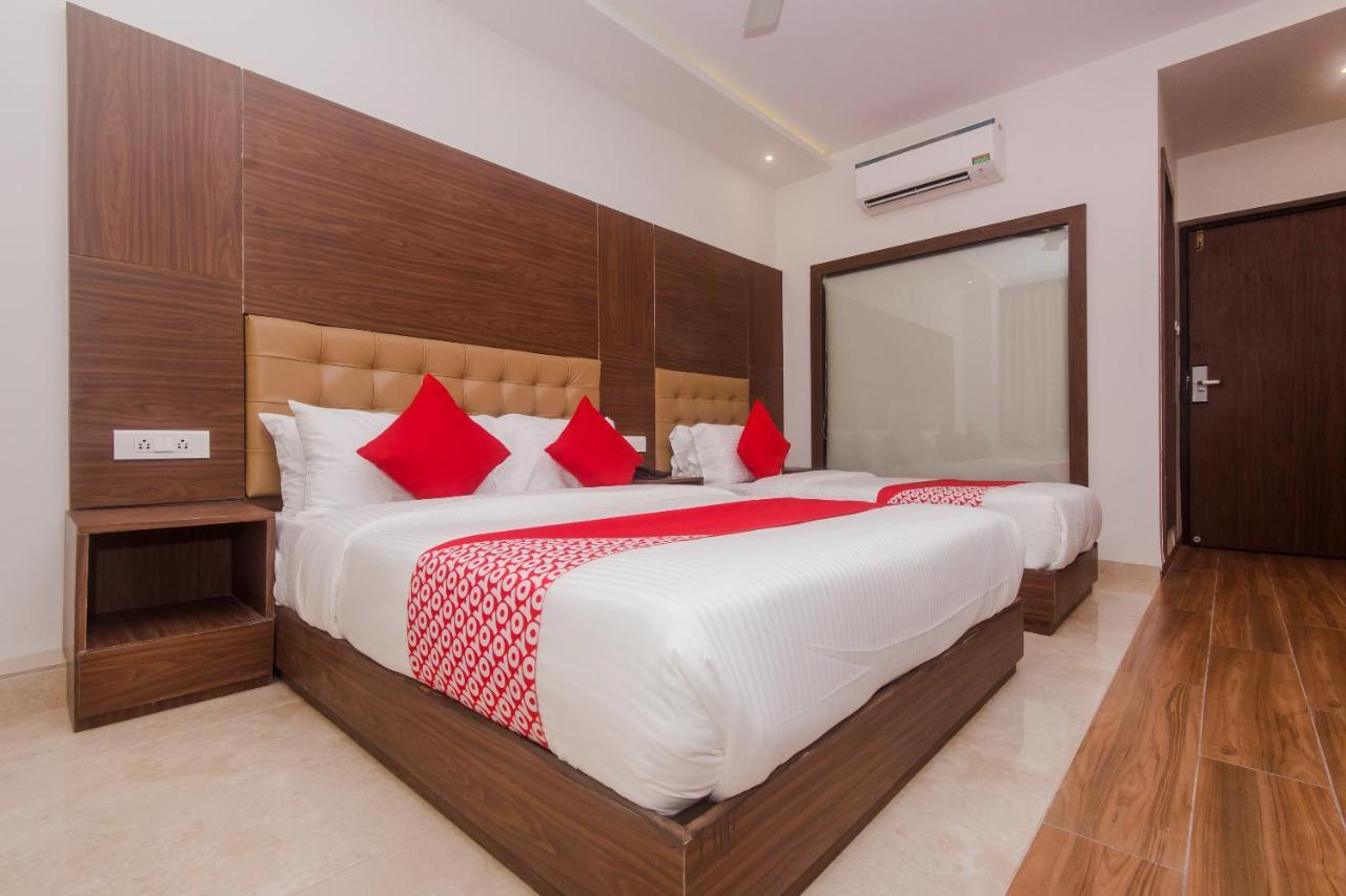 Oyo 12063 Pearls Bkc Mumbai