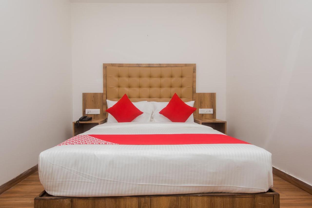 Oyo 12063 Pearls Bkc Hotel 3*