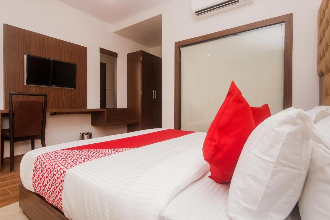 Oyo 12063 Pearls Bkc Hotel