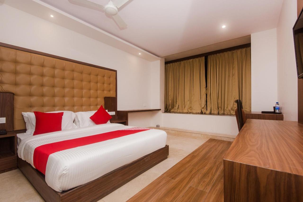 Hotel Oyo 12063 Pearls Bkc