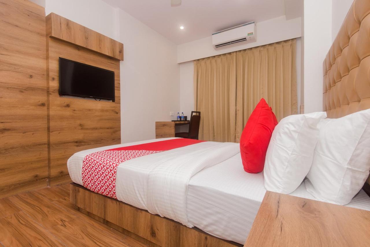 Hotel Oyo 12063 Pearls Bkc 3*