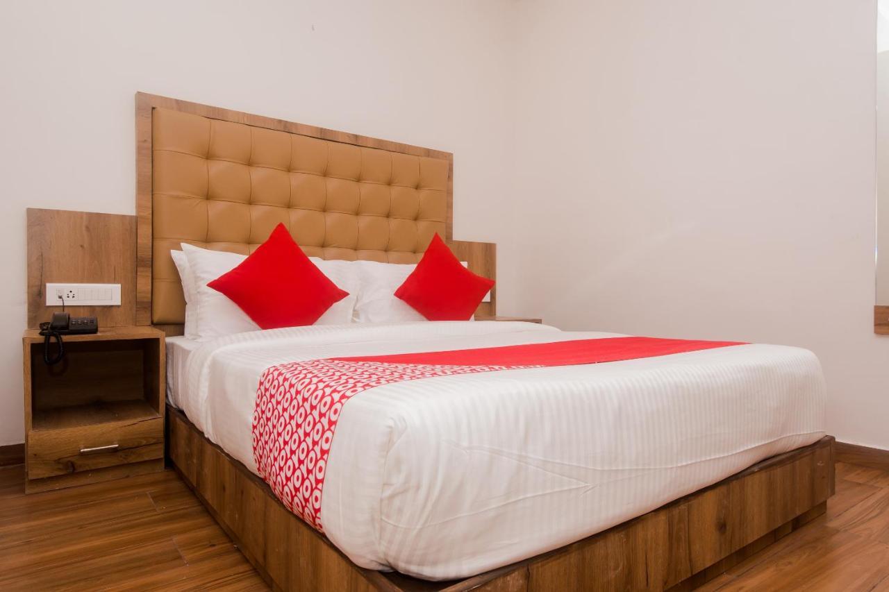 Oyo 12063 Pearls Bkc Hotel