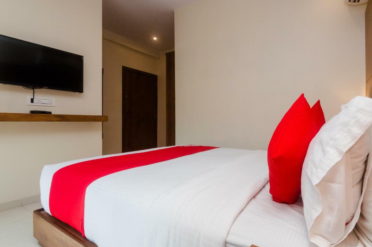 Oyo 17028 Aviva Residency Hotel