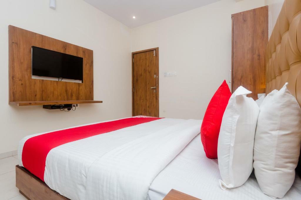 Oyo 17028 Aviva Residency Hotel 3*