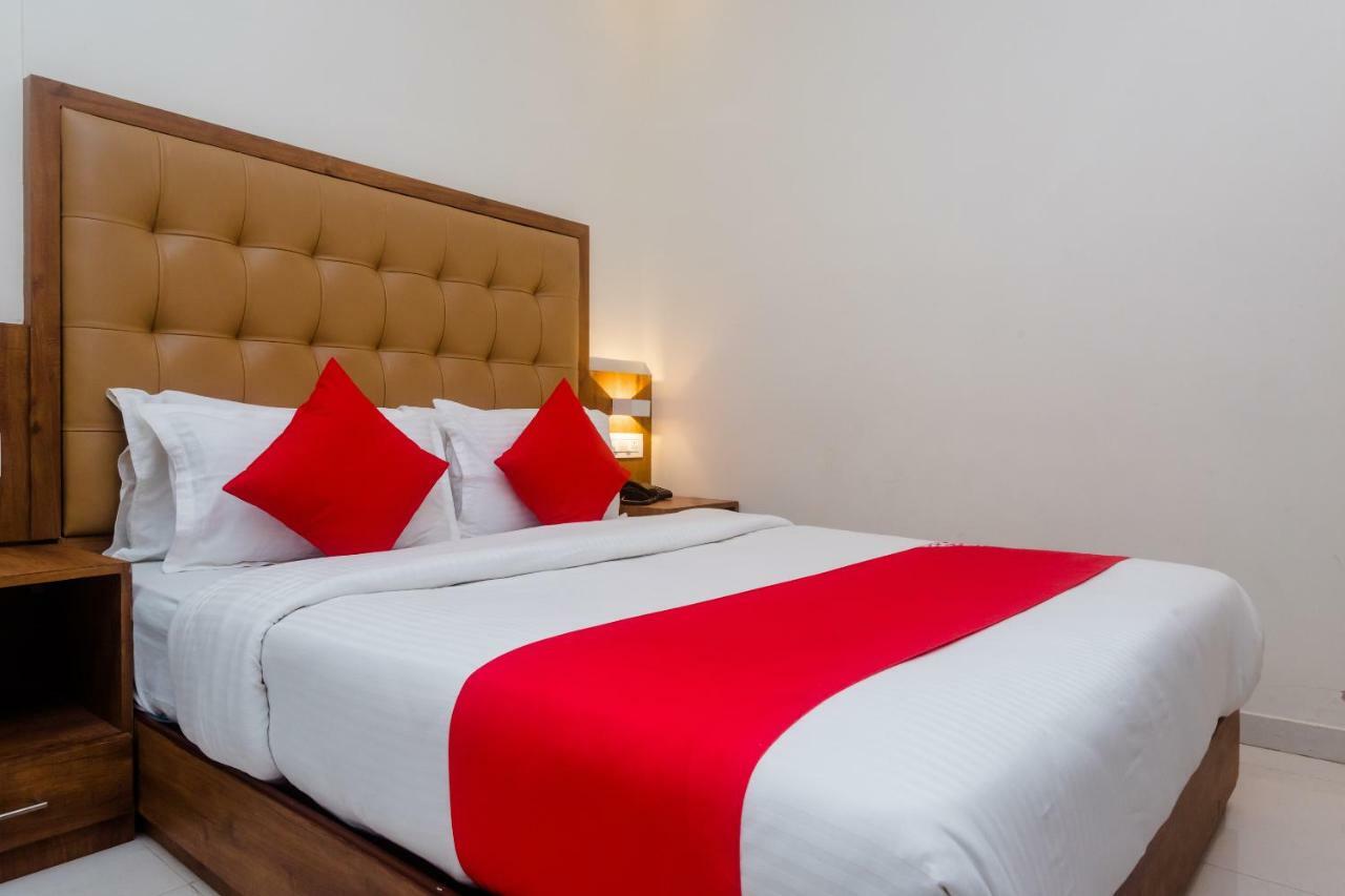 Oyo 17028 Aviva Residency