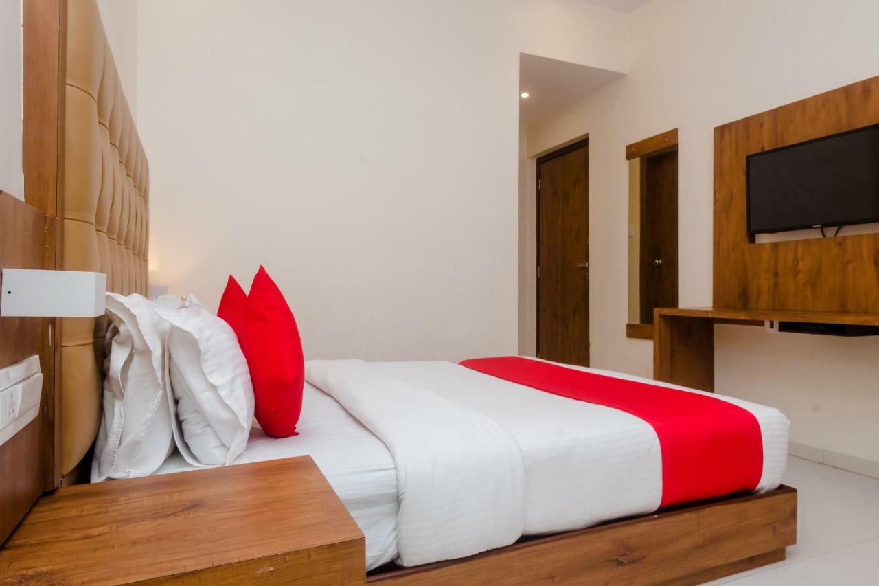 Oyo 17028 Aviva Residency Hotel Mumbai
