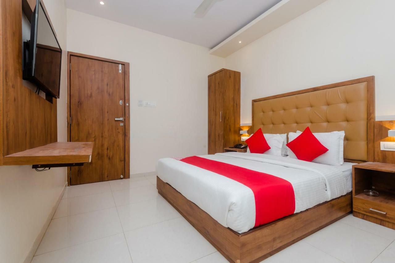 Oyo 17028 Aviva Residency Hotel