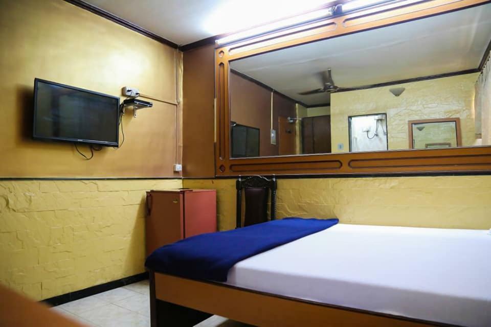 Happy Hotel Mumbai