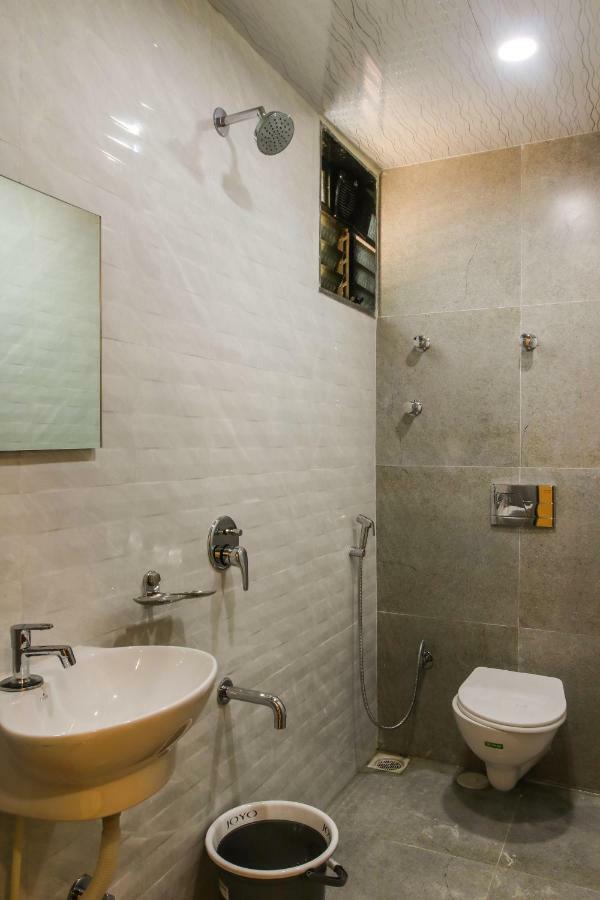 Golden Lake Hotel *
