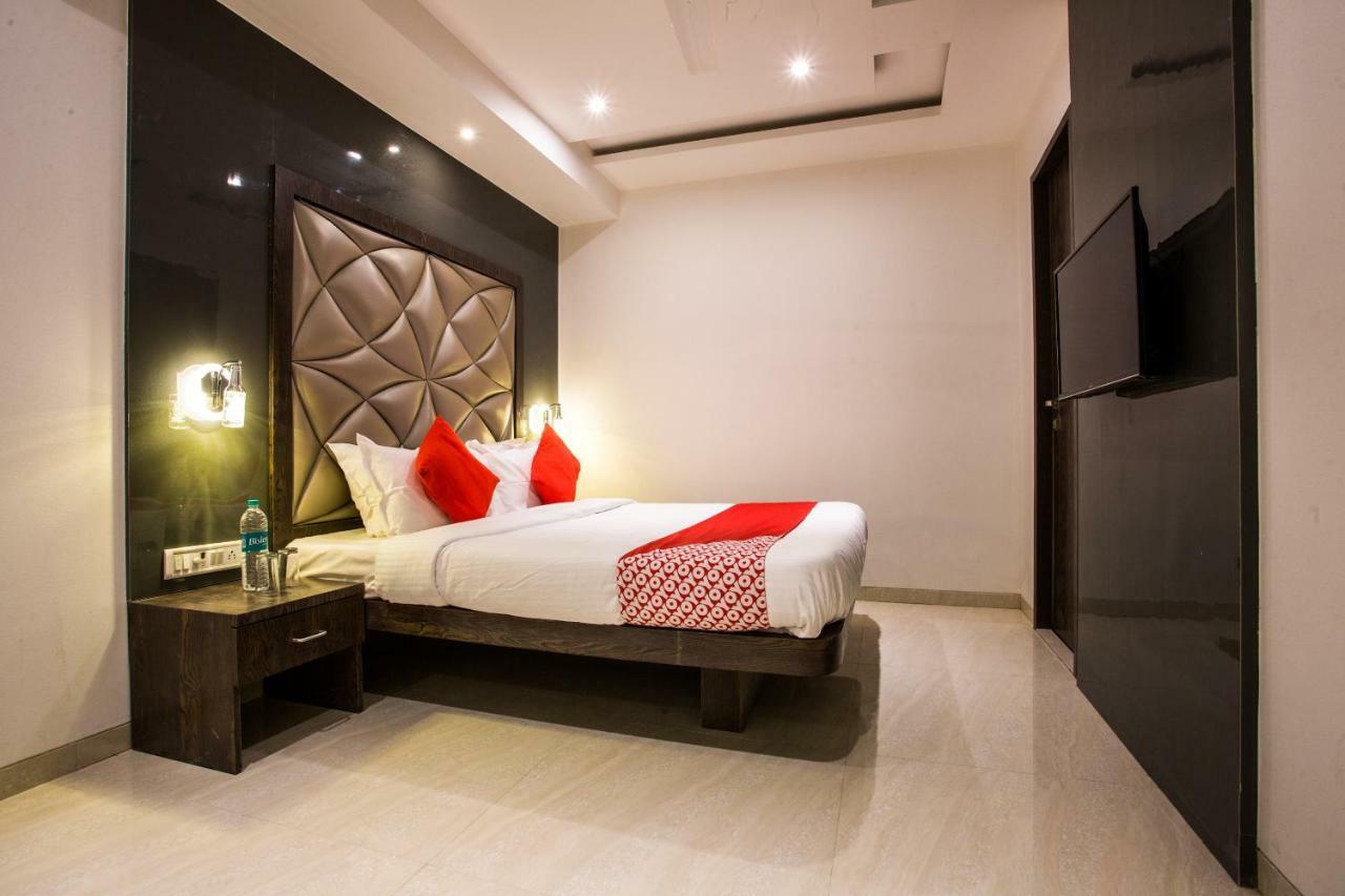 Hotel Oyo 37559 Al Haram Mumbai