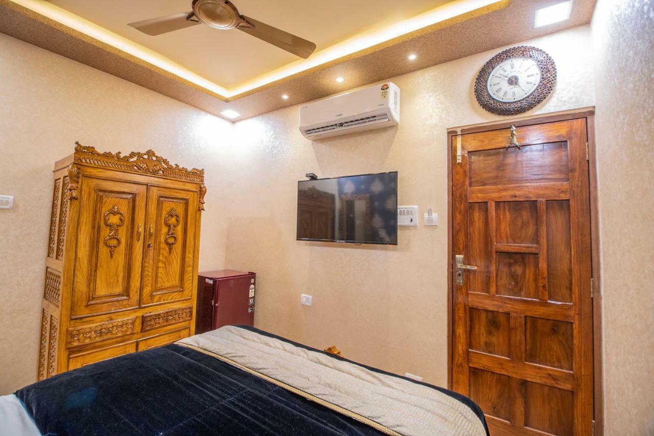 Onn Shelter Hotel *