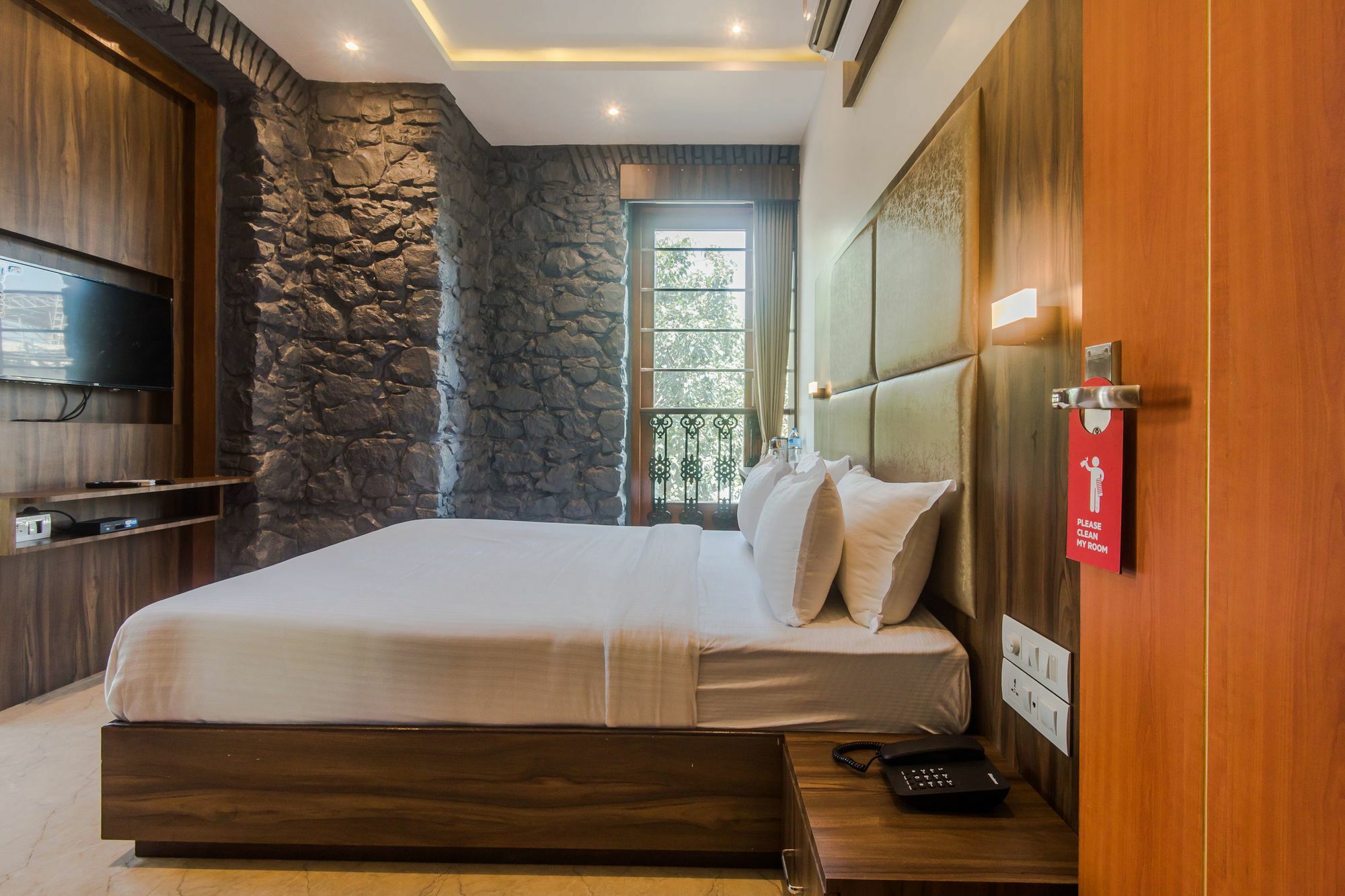 Sea Grand, Colaba 2*