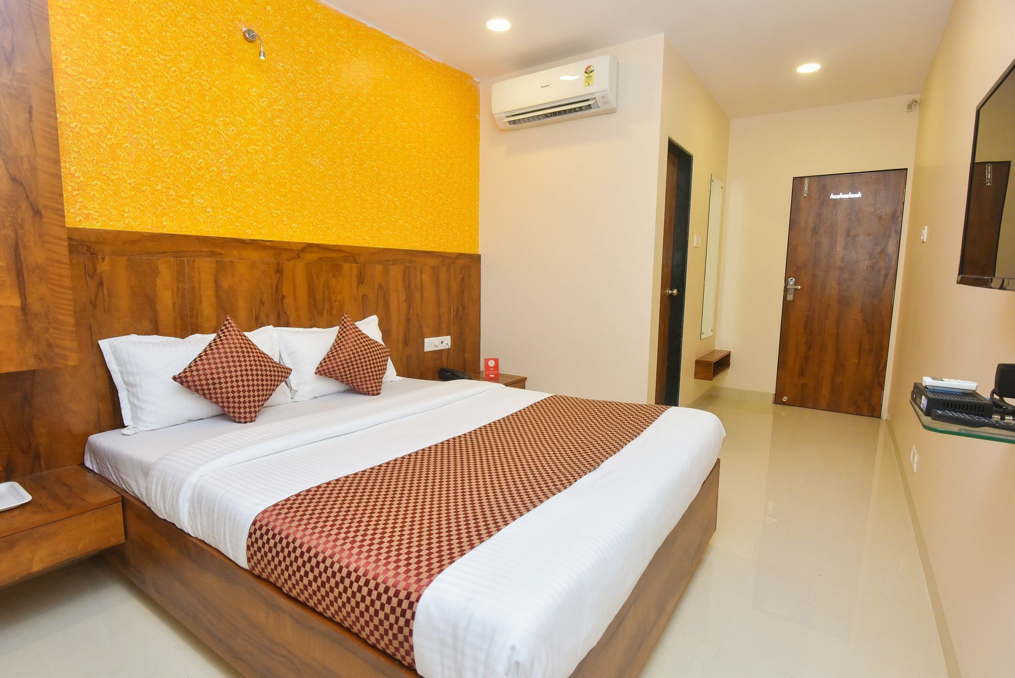 Hotel Oyo 8757 Prakash Mumbai