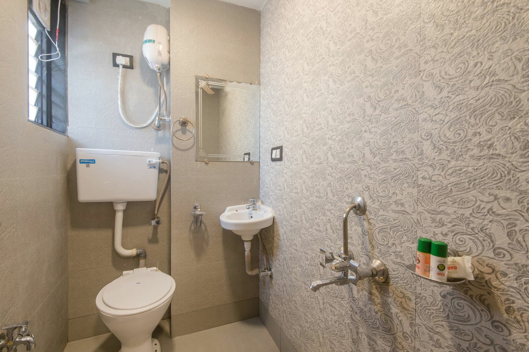 Hotel Oyo 9748 Girgaon Palace