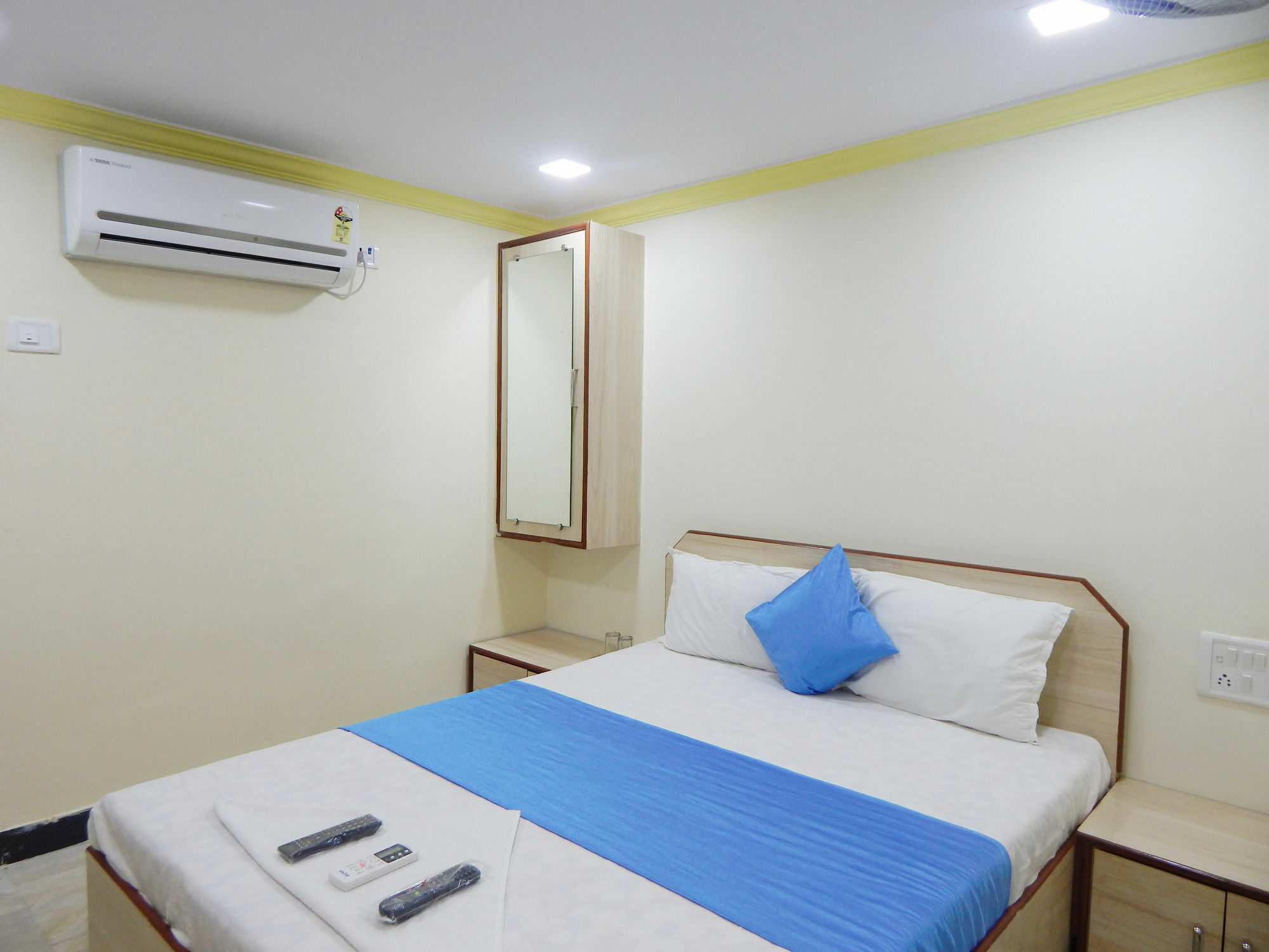 Sea View Colaba Hotel