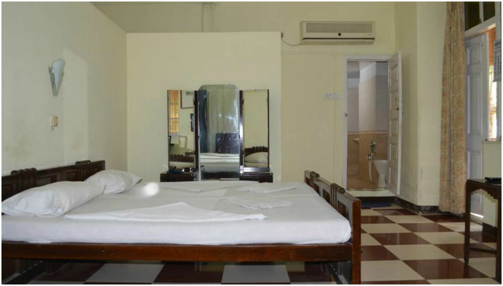 Bentleys Hotel 3* Mumbai