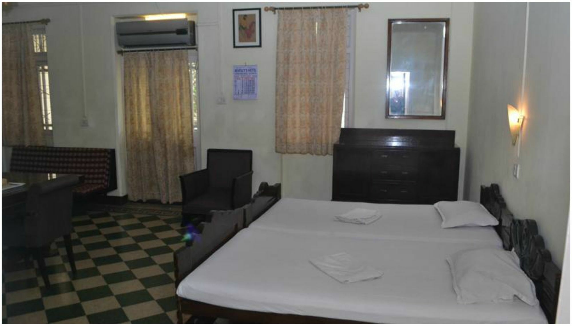 Bentleys Hotel Bed & Breakfast 3*