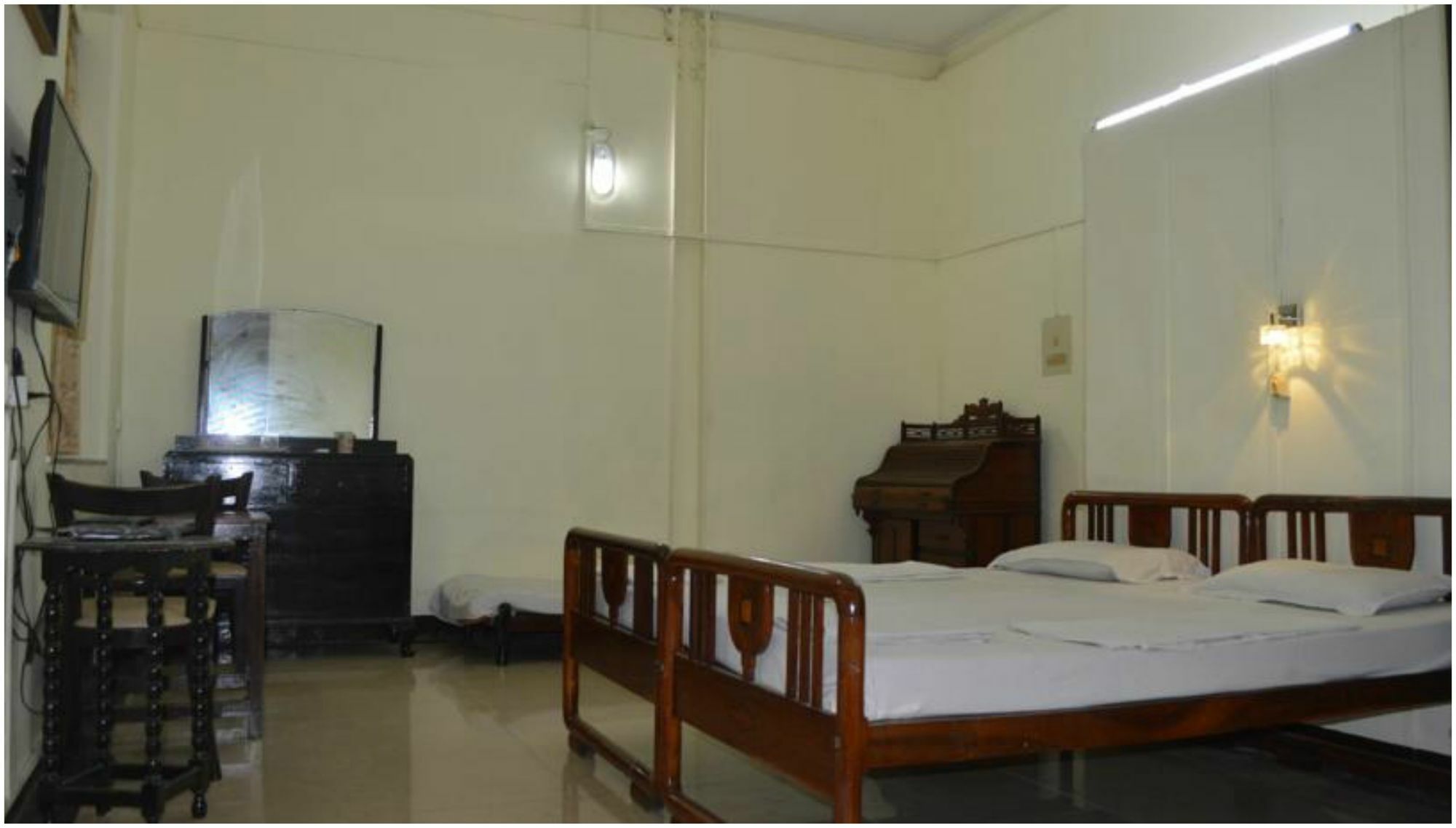 Bentleys Hotel Mumbai