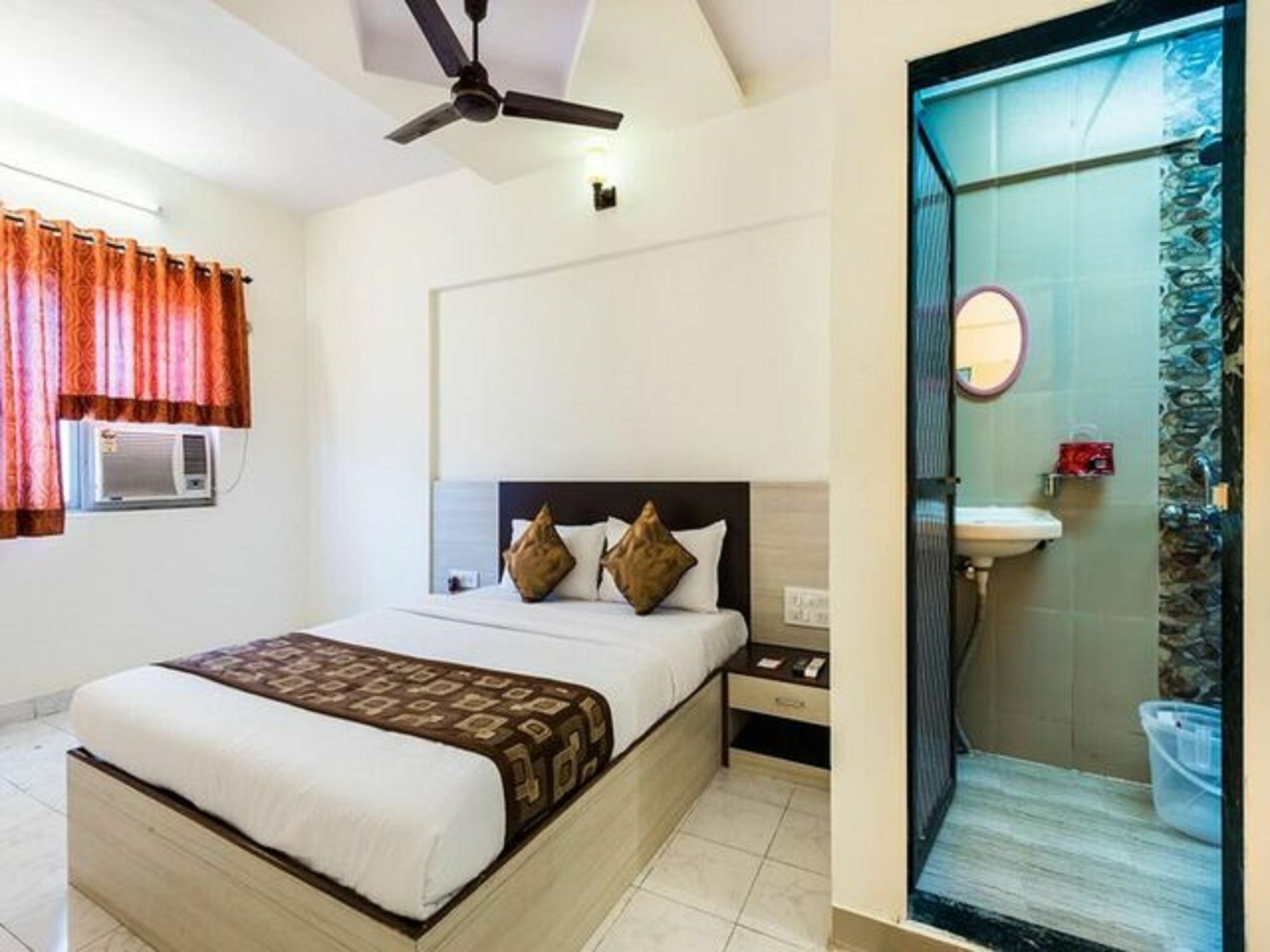 Kurla Residency 3*