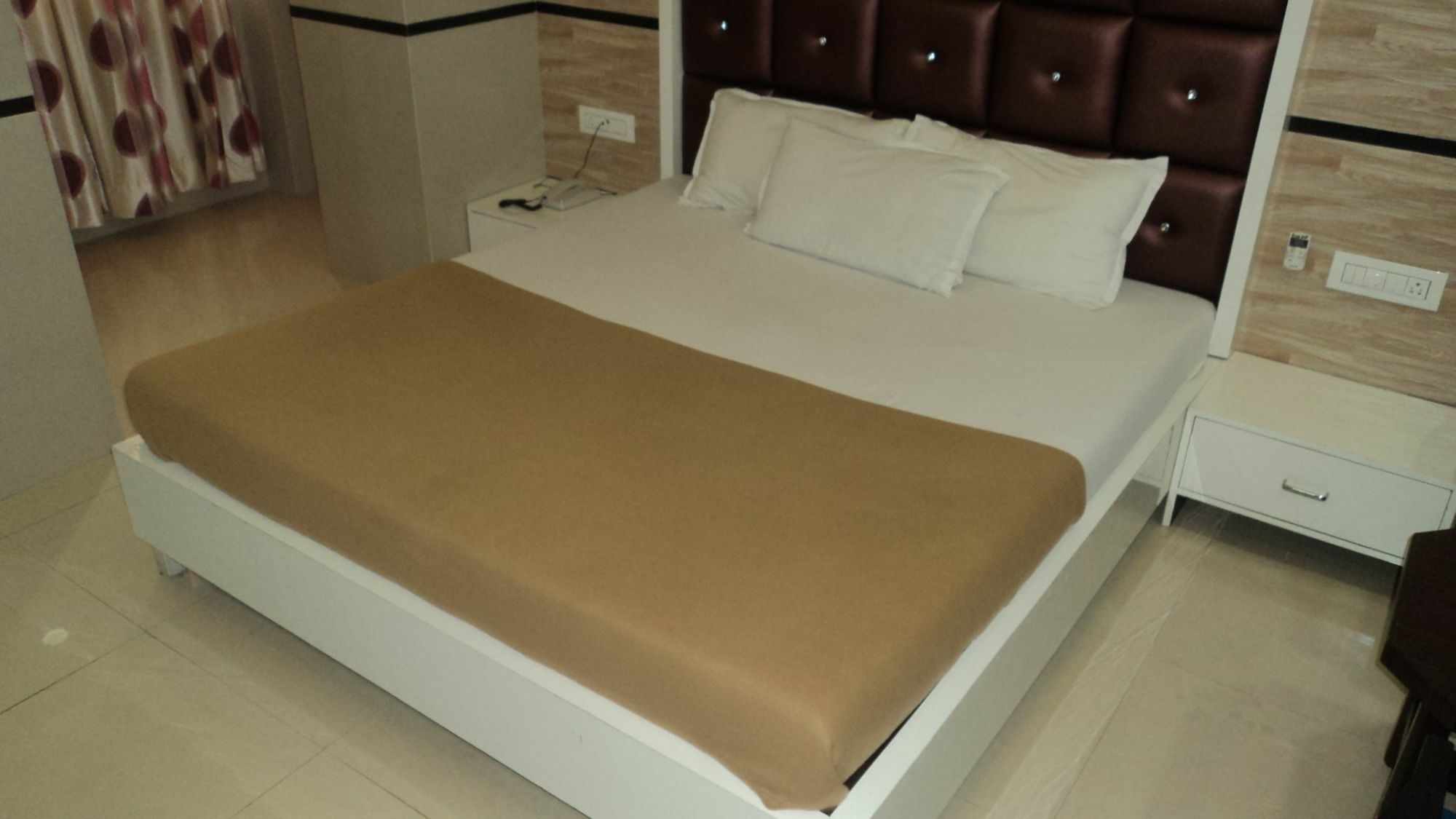 Celeste Colaba Hotel 2*