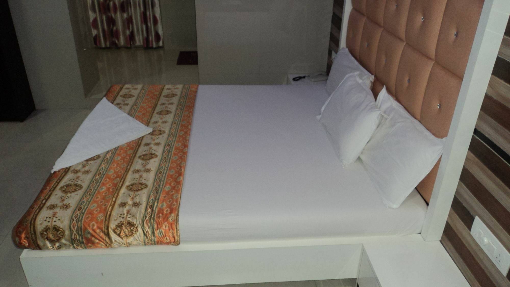Celeste Colaba 2*