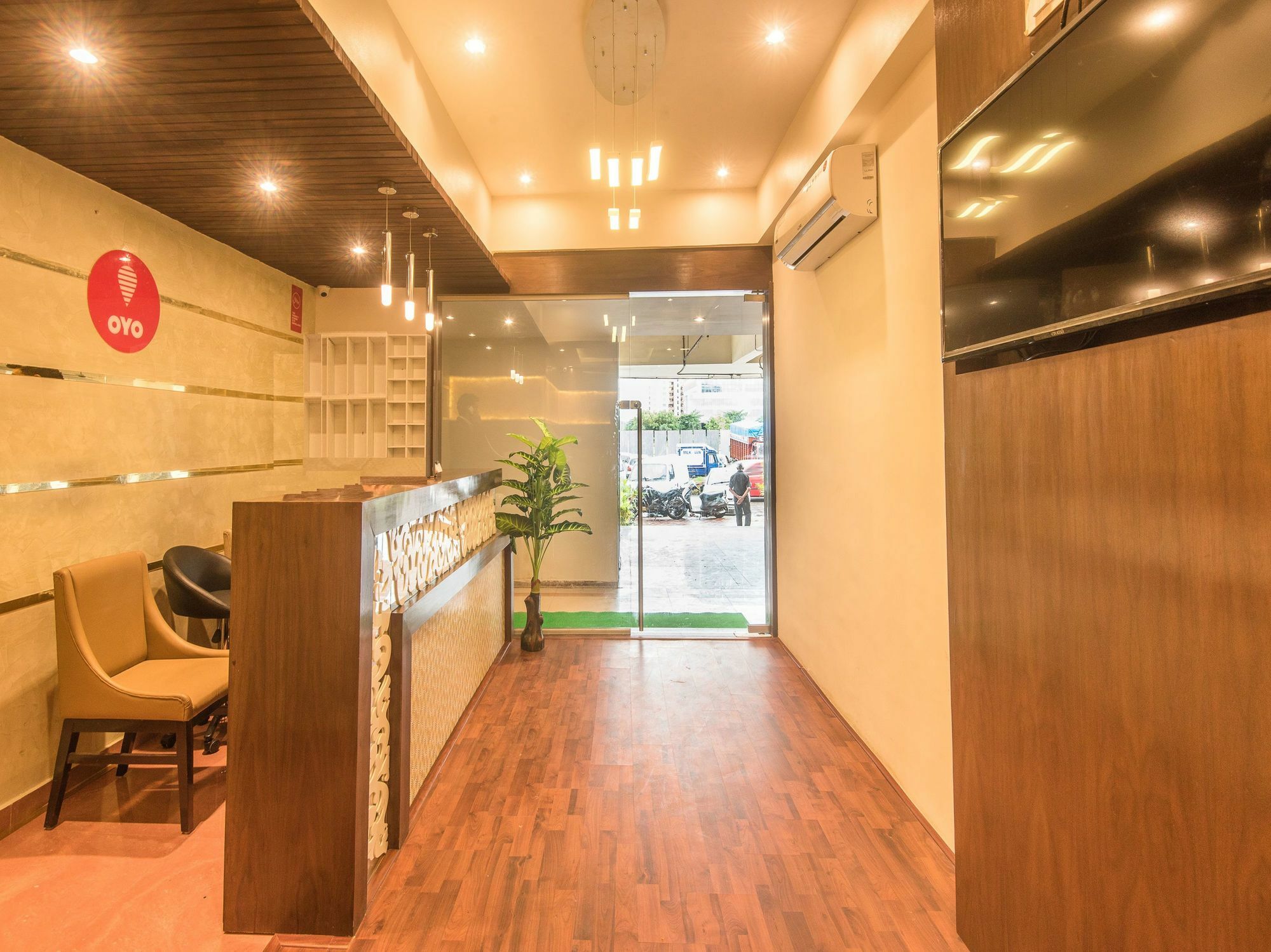 Oyo 12063 Pearls Bkc Hotel Mumbai