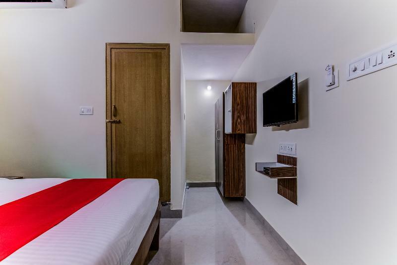 Hotel Oyo 26978 Tuliip Domestic Airport