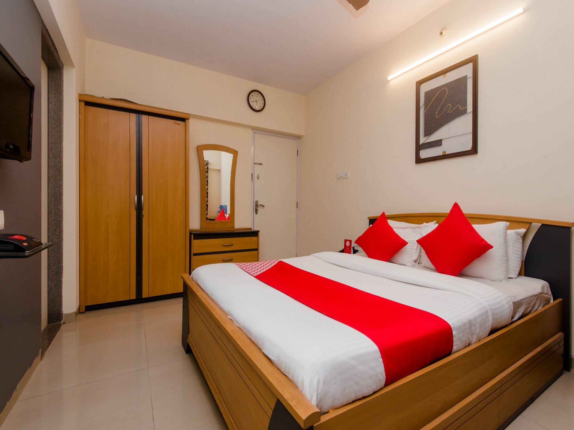Hotel Oyo 12082 Om