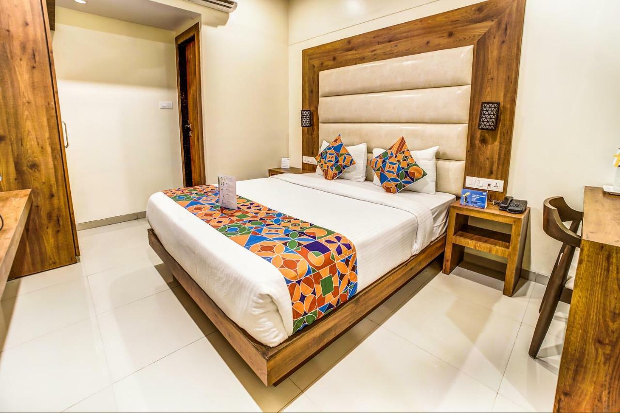 Hotel Oyo 9187 Adlon International 3*