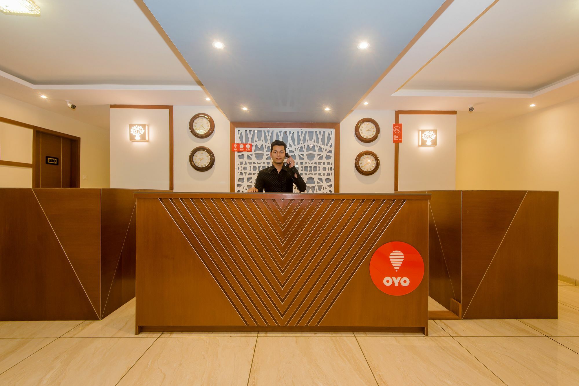 Oyo 11721 Aromas Mumbai