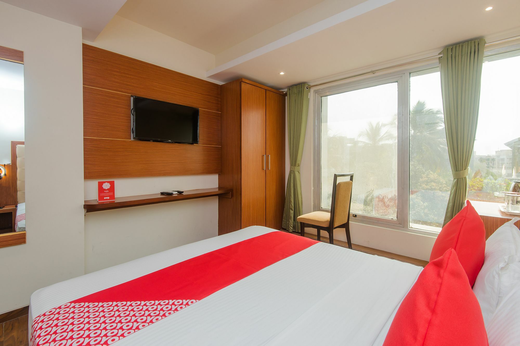 Oyo 11721 Aromas Hotel 2*
