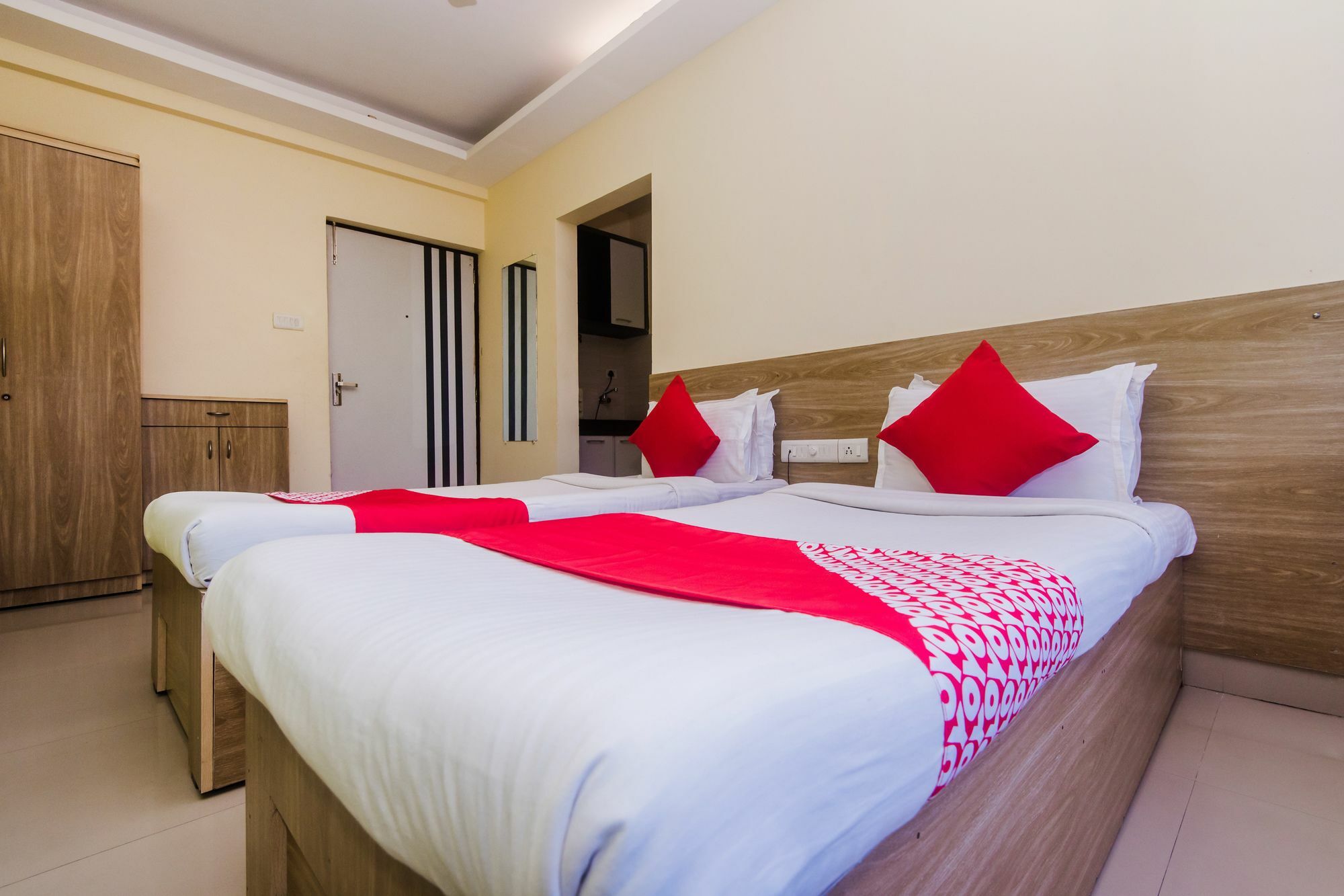 Oyo 24014 Tuliip Residency