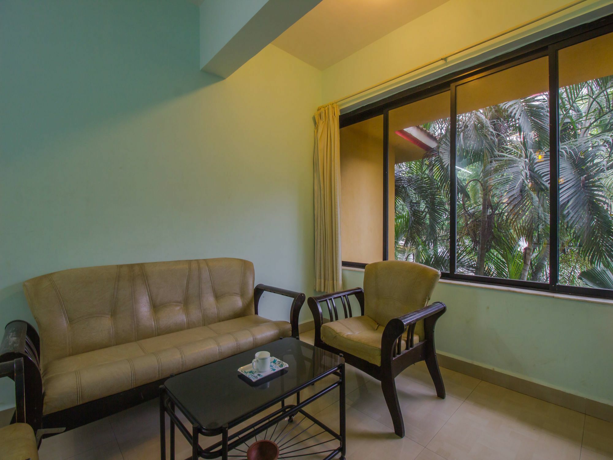 Oyo 17028 Aviva Residency Hotel 3*