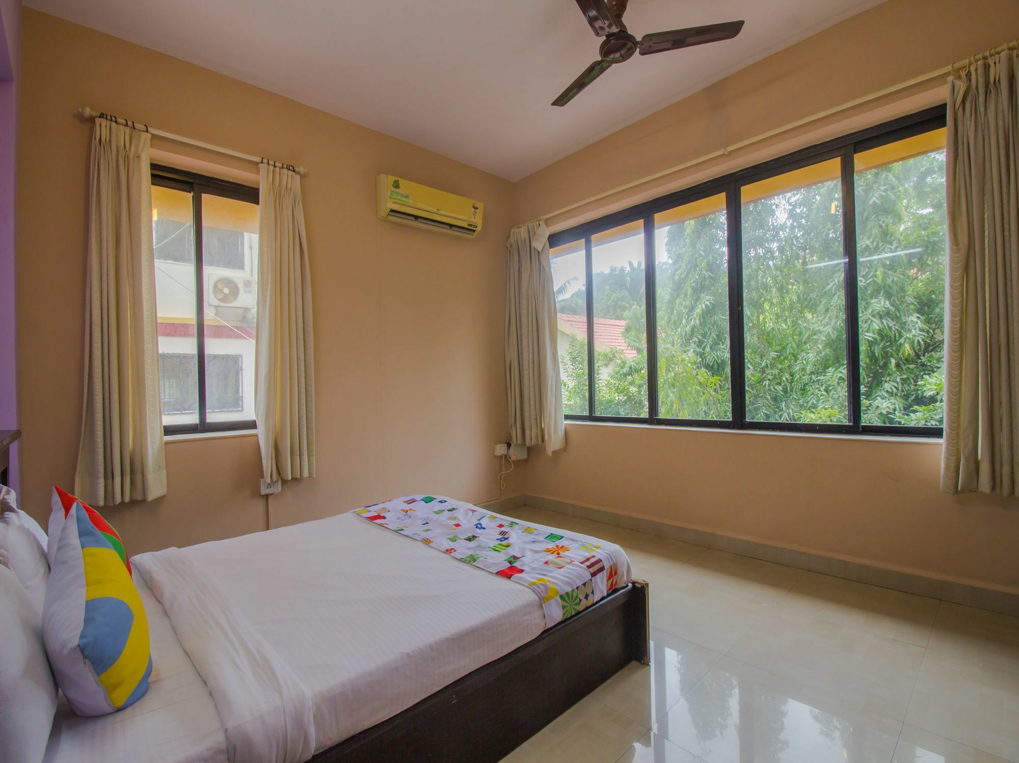 Hotel Oyo 17028 Aviva Residency Mumbai