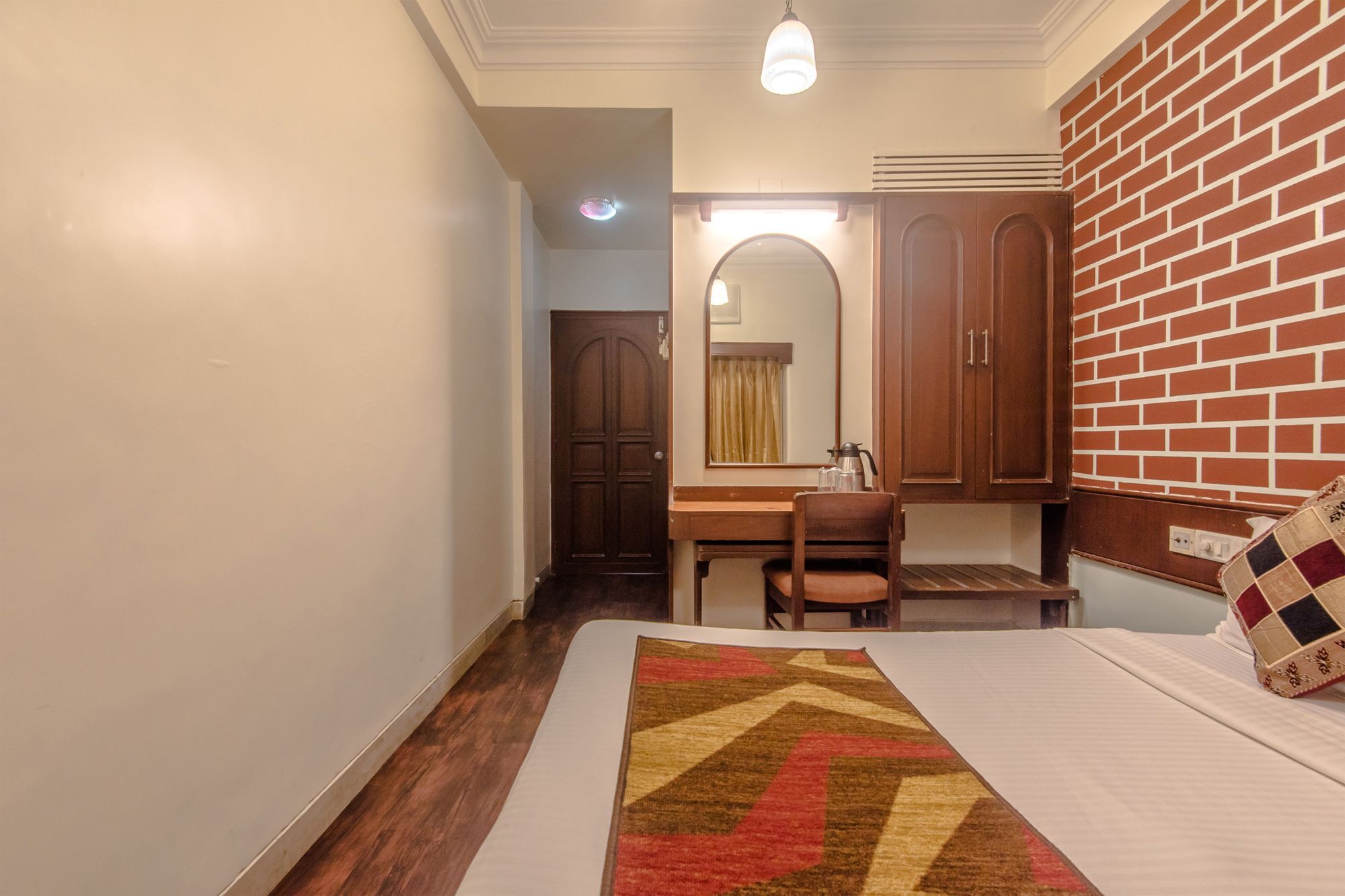 Hotel Mogul Palace - Near Masjid Bunder 3*
