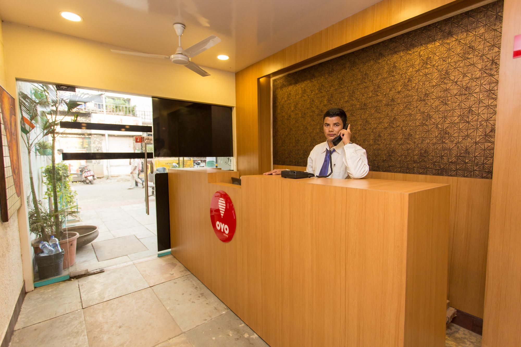 Oyo 8755 Red Palms Hotel 2*