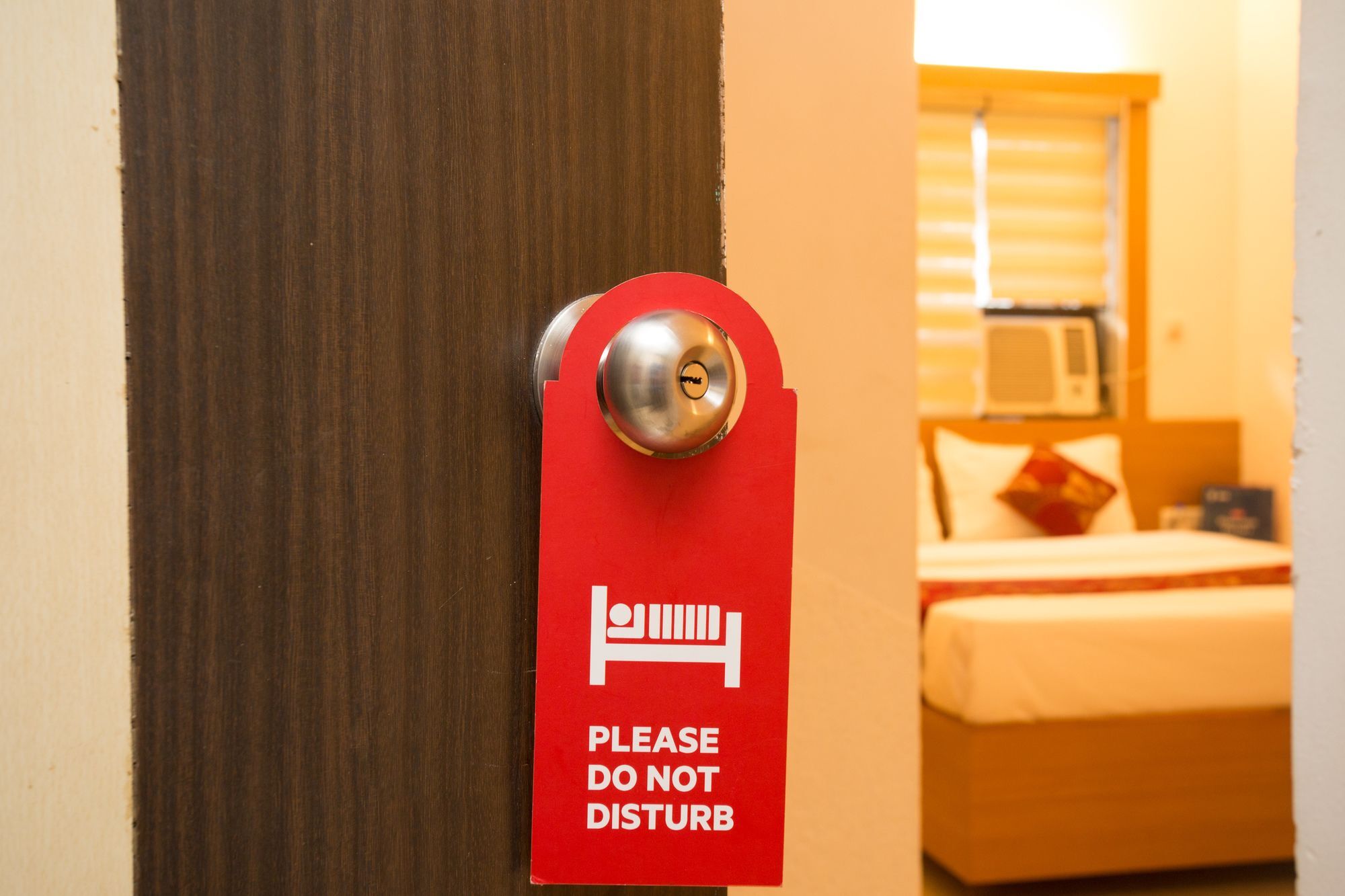 Hotel Oyo 8755 Red Palms Mumbai